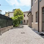 Elegant Apartment With Private Parking In Downtown Padua