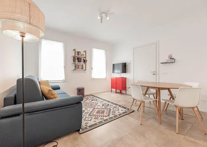 Elegant Apartment With Private Parking In Downtown Padua