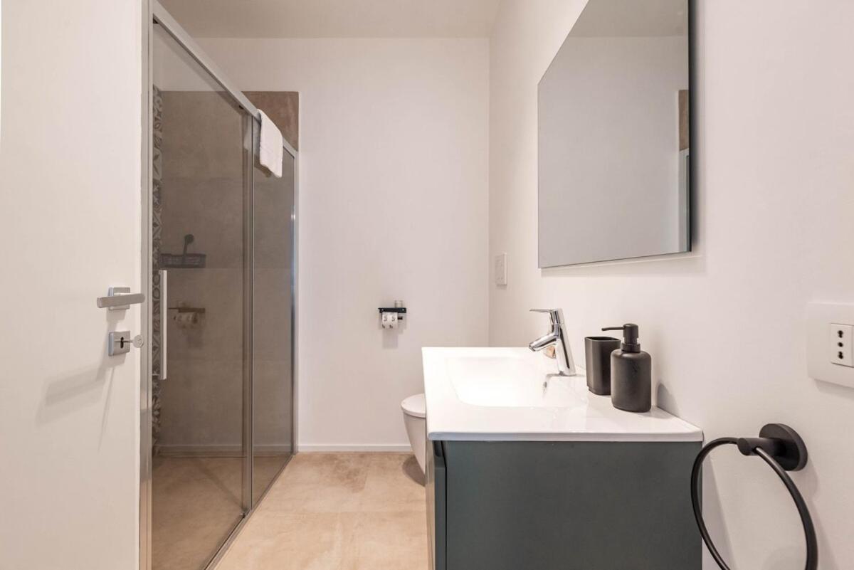 Elegant With Private Parking In Downtown