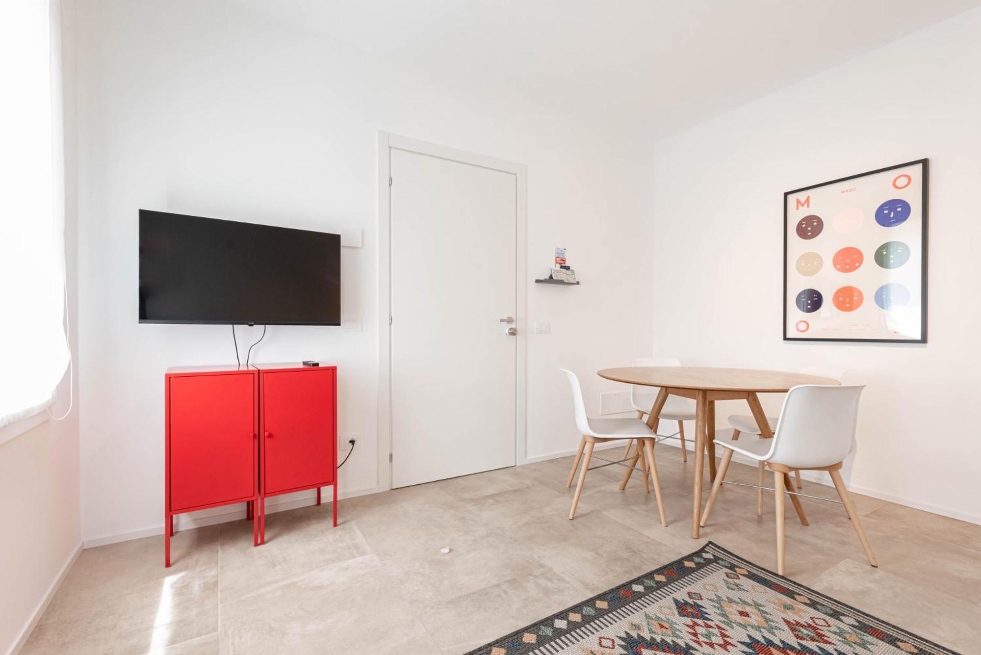 Elegant With Private Parking In Downtown