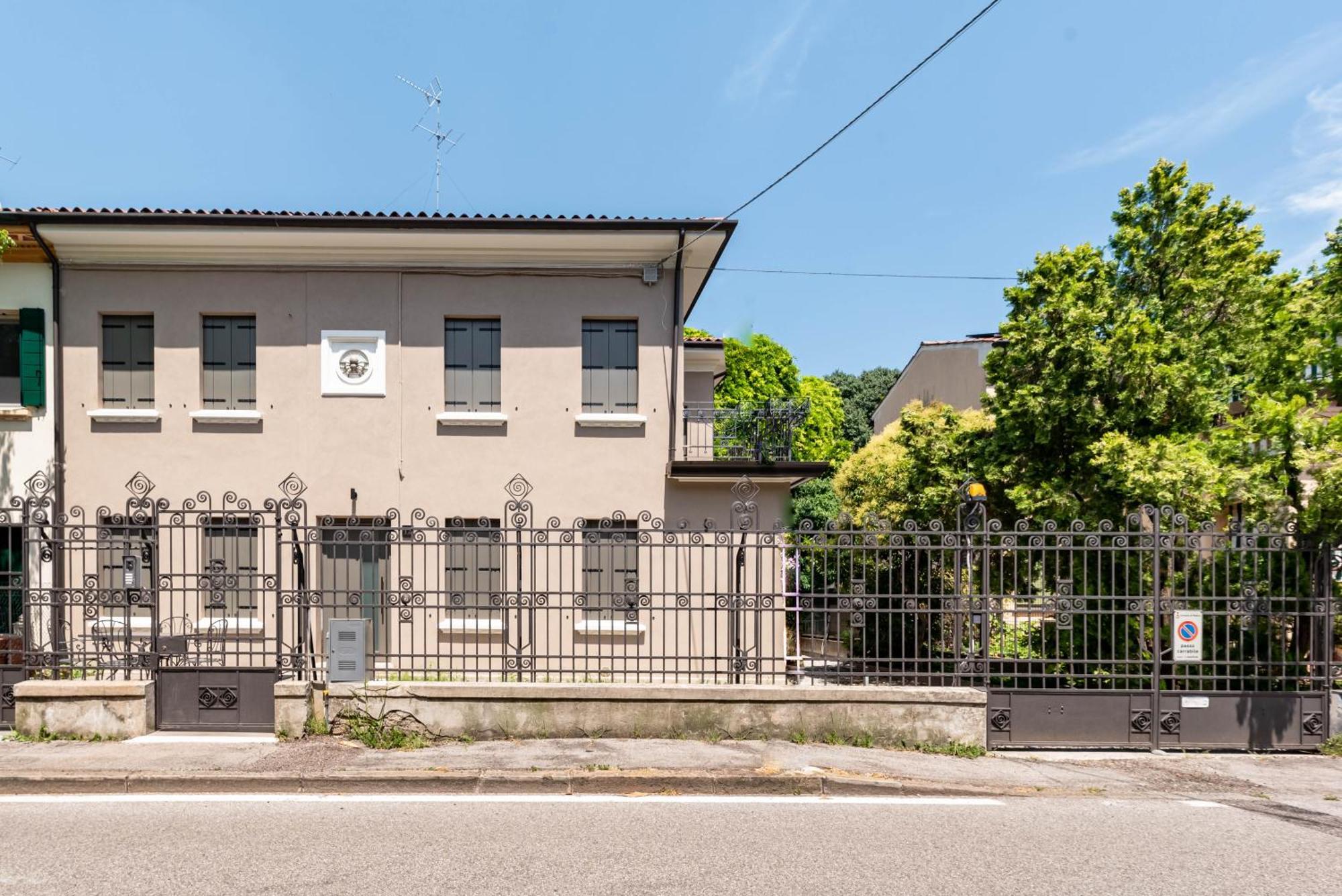 Appartamento Elegant With Private Parking In Downtown