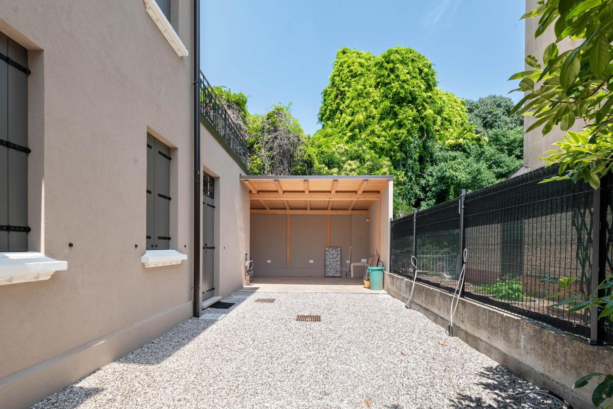 Elegant With Private Parking In Downtown *